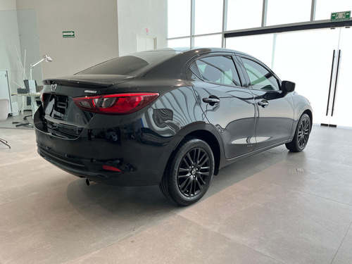 Mazda Mazda 2 Atrás 7